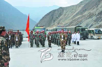 康定縣軍警民聯合搶險救災演練現場掠影