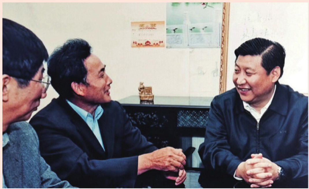 2003年4月24日，時(shí)任浙江省委書(shū)記習(xí)近平在浙江下姜村調(diào)研。
